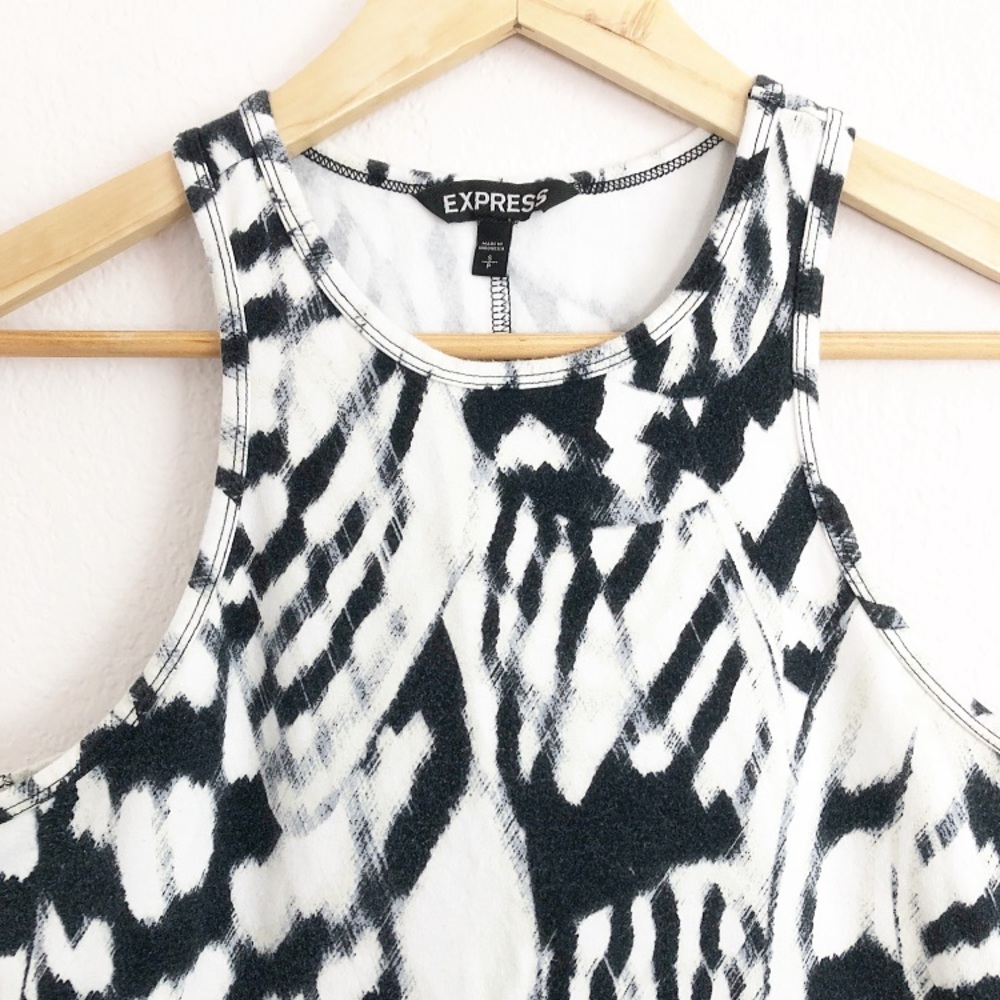 Express Abstract Pattern Bodycon Dress - Picture 2 of 5